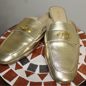 Michael Kors Plate Leather Mules 🤍